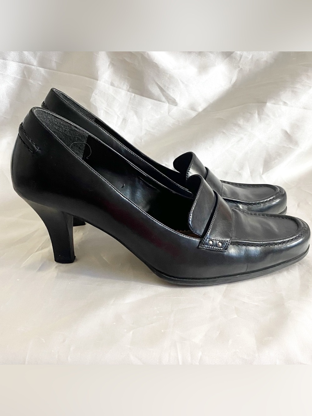 Naturalizer Wide Black Leather Heeled Loafers Women's Pumps 8.5W. 3 inch heels.